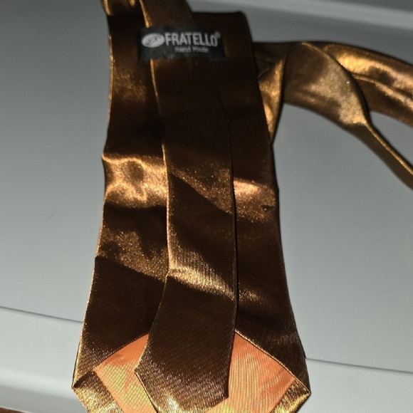 (J28) Luxurious Brown Silk Tie - Picture 4 of 4